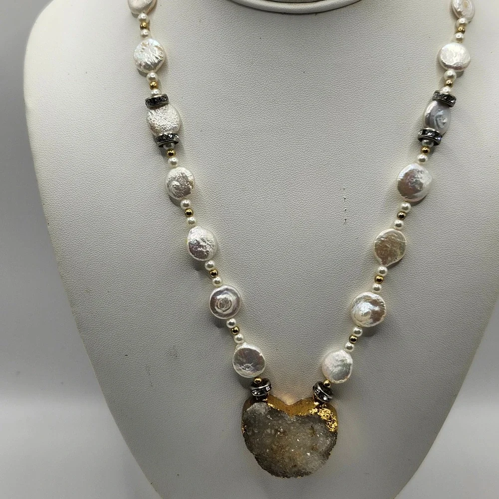 Natural Druzy Quartz Heart Pendant Pearl Necklace Gold‎ Tone Toggle Clasp Boho